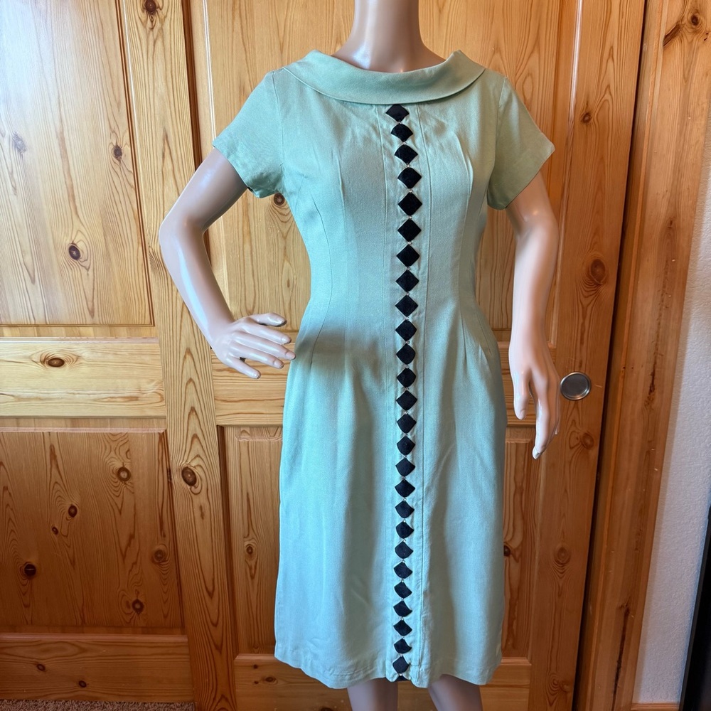 Vintage 50s 60s Wiggle Dress Green Velvet Rhinestones Details Size S Green